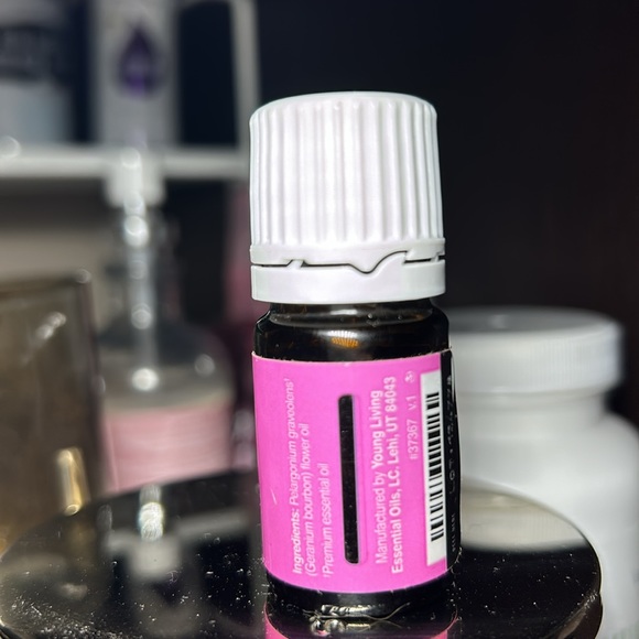 Young Living Essential Oil Geranium Bourbon 5ml NWT - Picture 5 of 8
